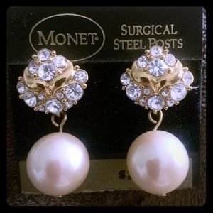 Vtg MONET Crystal Tear Drop Pearl Gold tone